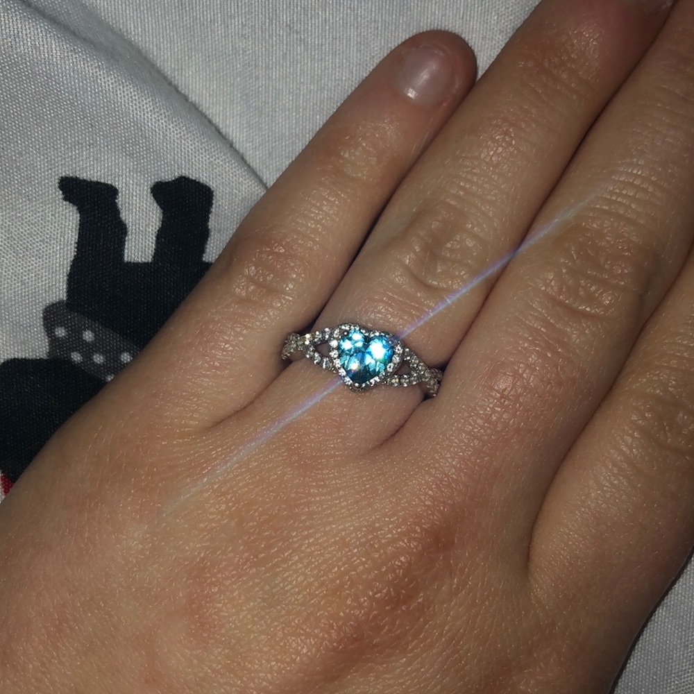 Women’s Ring size 6